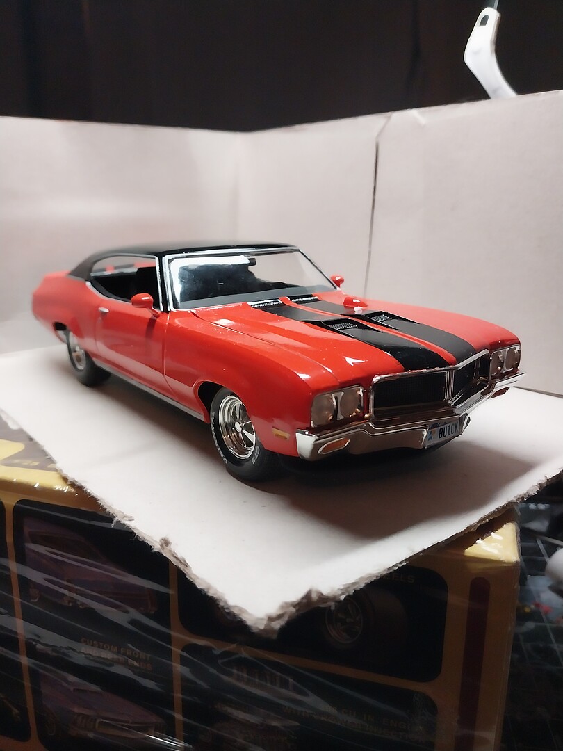 1970 Buick GSX (2 in 1) Plastic Model Car Kit 1/24 Scale