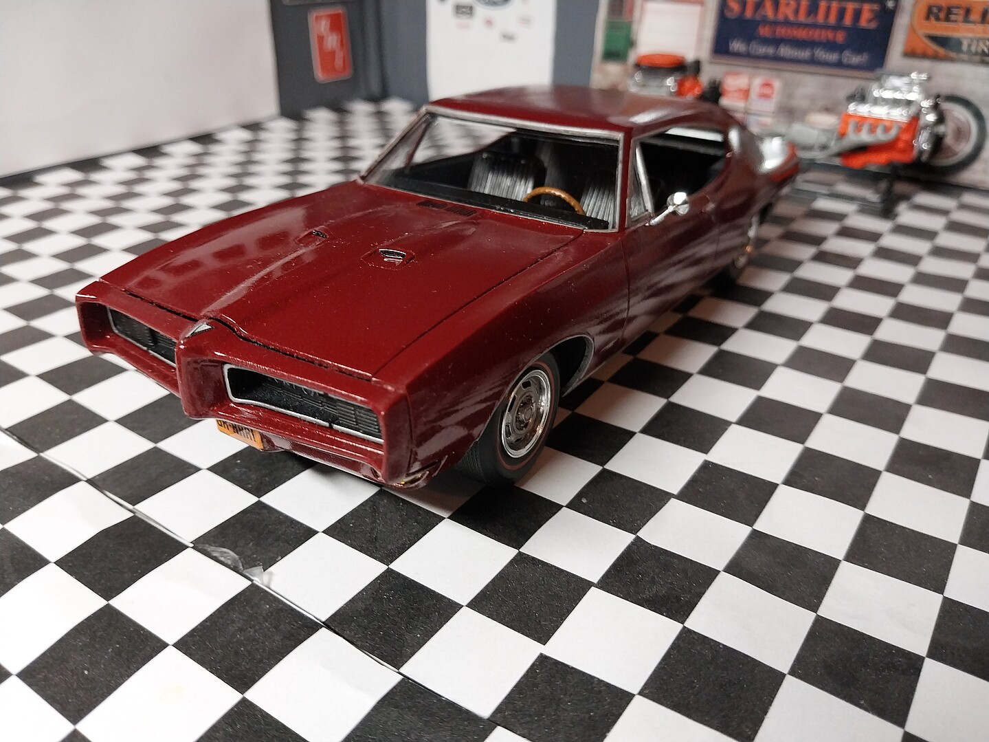1968 Pontiac GTO Hardtop Craftsman Plastic Model Car 1/25 Scale