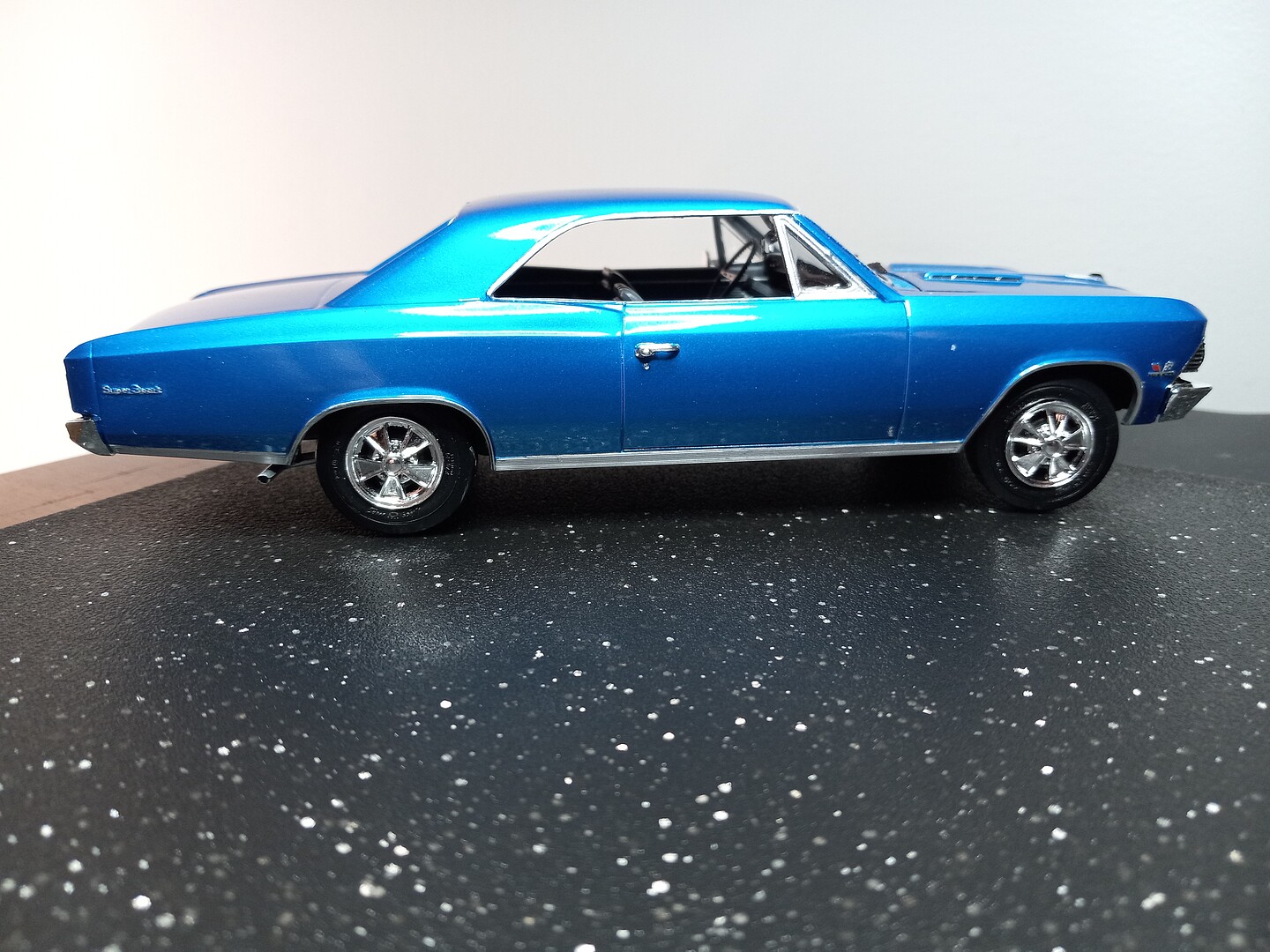 1966 Chevy Chevelle SS Car -- Plastic Model Car Vehicle Kit -- 1/25 ...