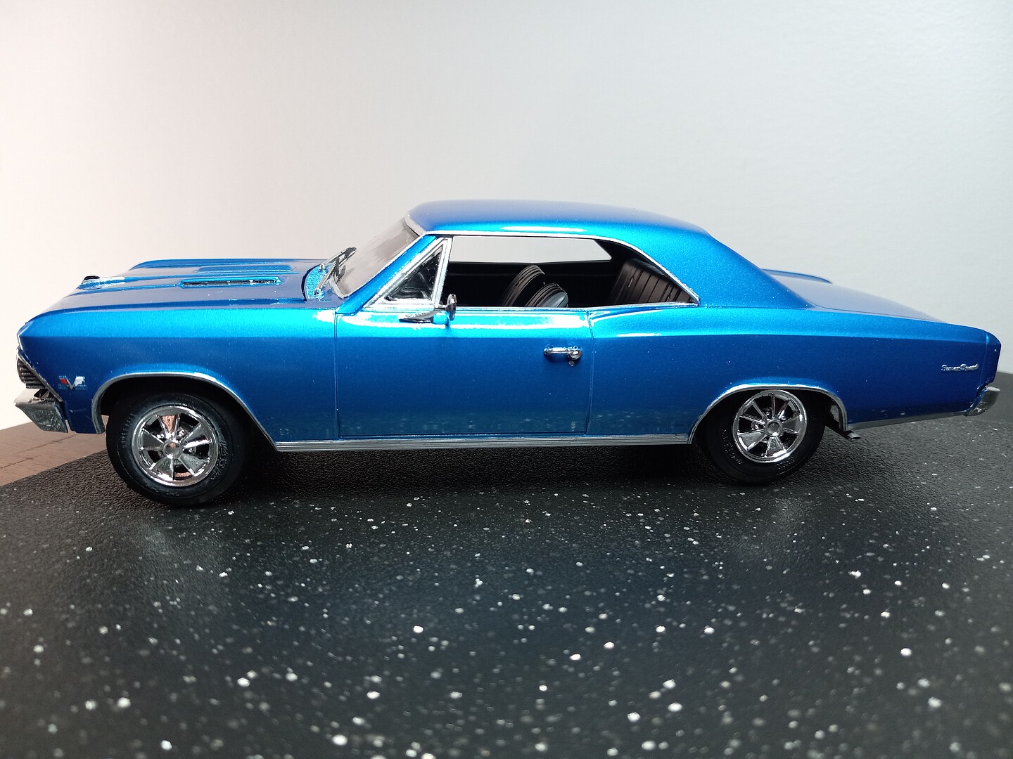 1966 Chevy Chevelle SS Car -- Plastic Model Car Vehicle Kit -- 1/25 ...