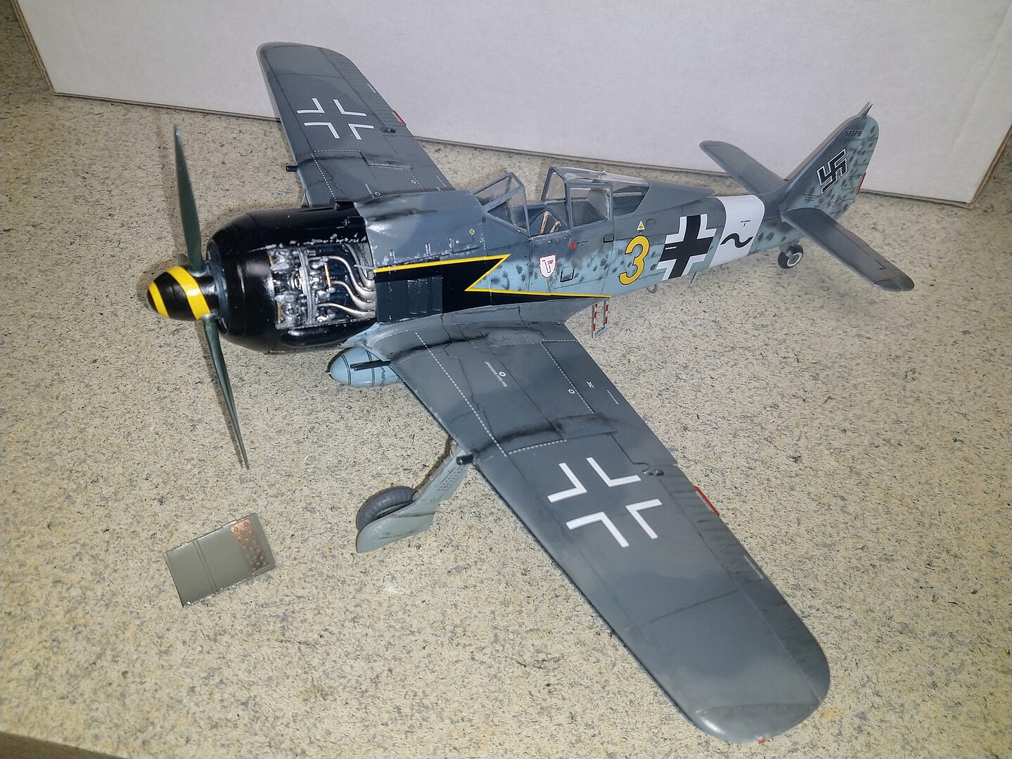 Fw190 A-8/R-2 Sturmbock -- Plastic Model Airplane Kit -- 1/32 Scale ...