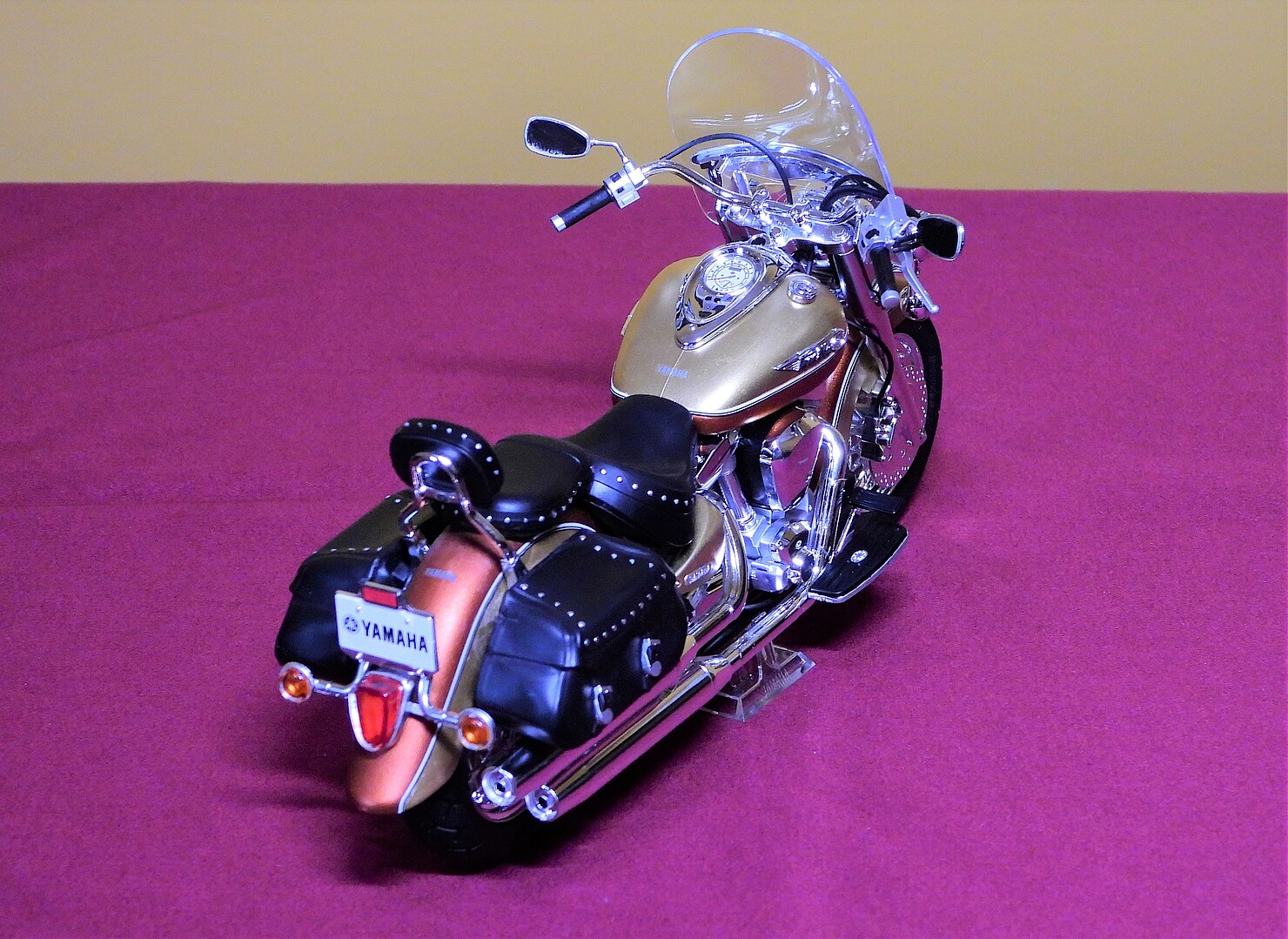 Yamaha XV1600 Road Star Custom Plastic Model Motorcycle Kit 1/12