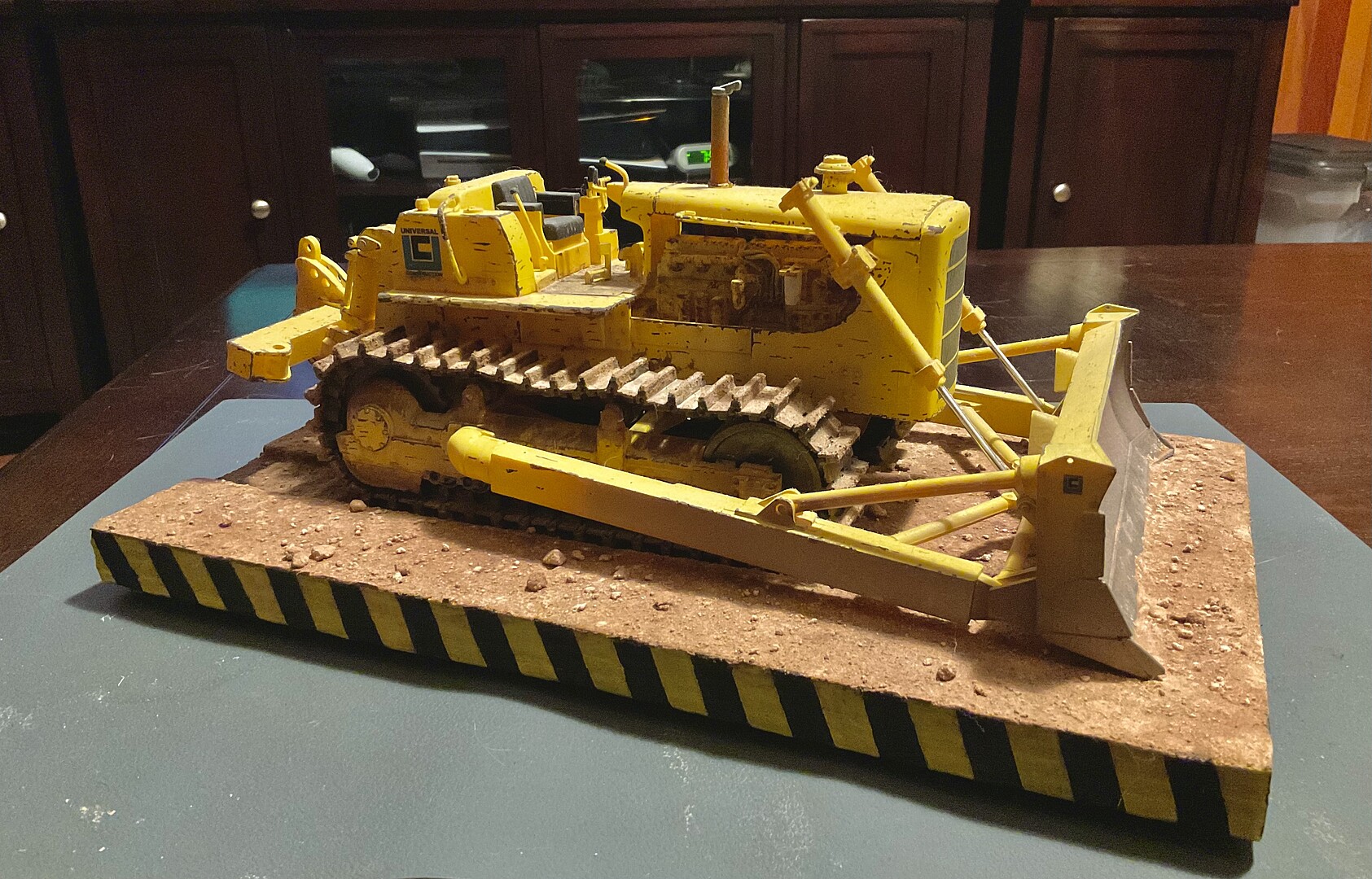 Construction Bulldozer 1/25 AMT
