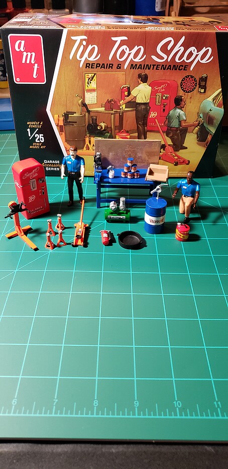 Ensemble 2 Accessoires Garage Atelier 1:25 – AMT – Plastique