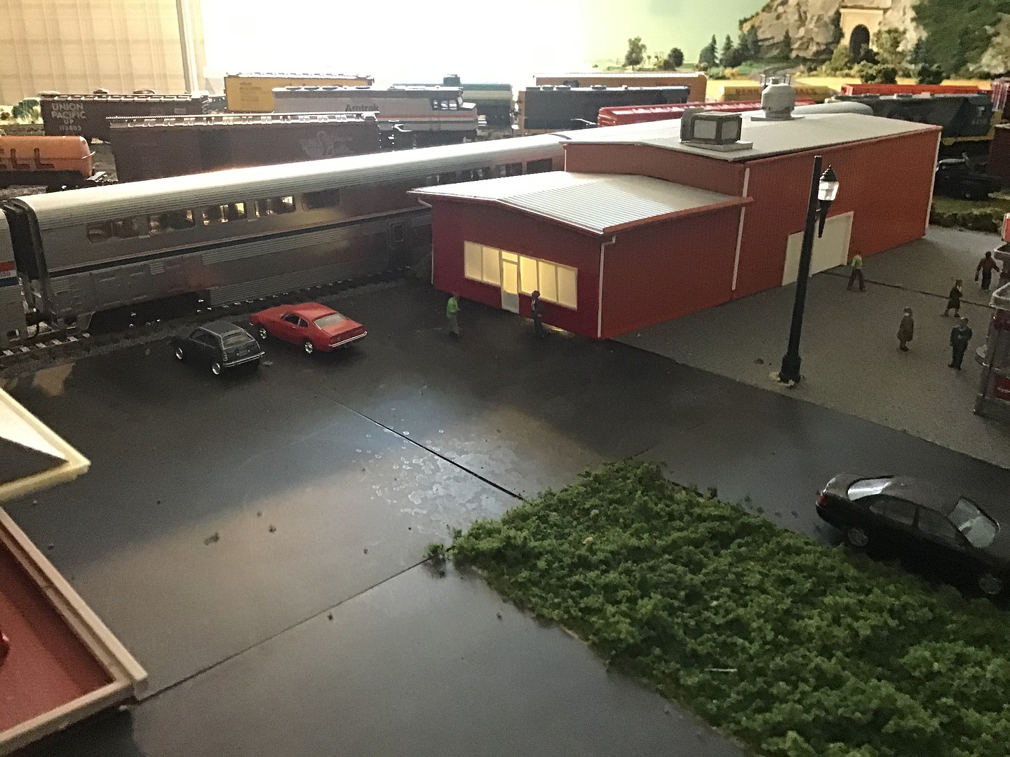 Modern Retail Warehouse Center Kit HO Scale Model Railroad Building