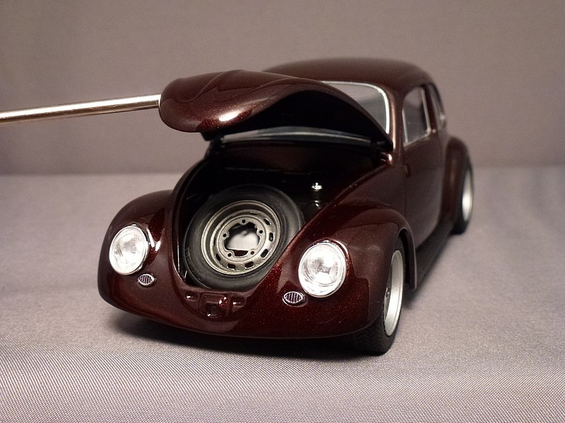 1966 Volkswagen Beetle VW BUG Plastic Model Car Kit 1/24 Scale