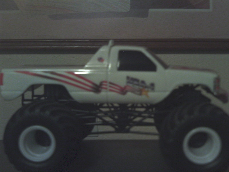 USA1 Monster Truck Plastic Model Monster Truck Kit 1/25 Scale