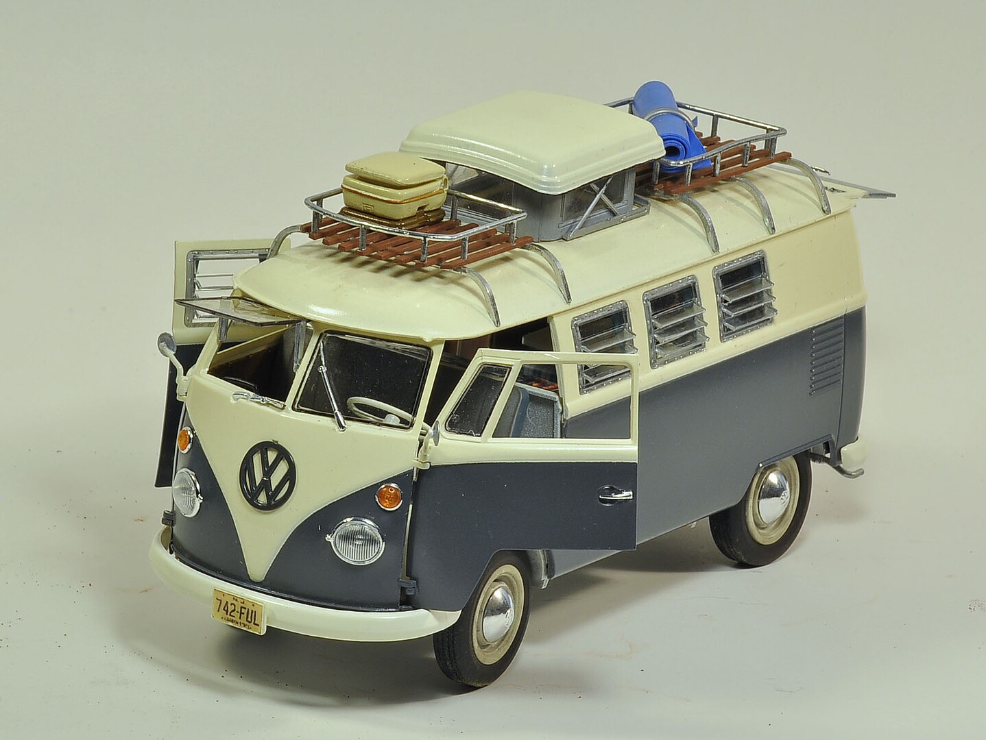 VW T1 Van Camper -- Plastic Model Vehicle Kit -- 1/24 Scale -- #7674 ...