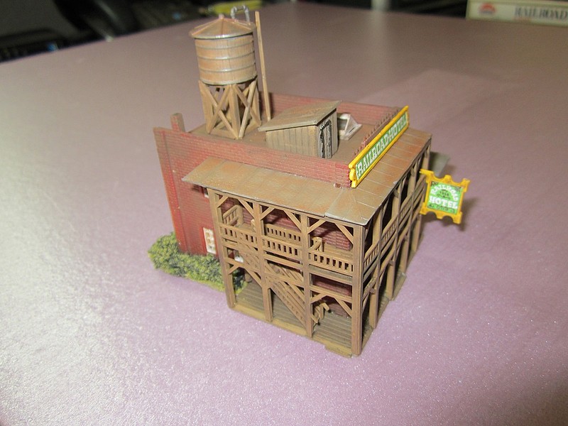 Building Kits Railroad Hotel 41/2 x 23/4'' 11.3 x 6.9cm NScale pictures by wtcasper
