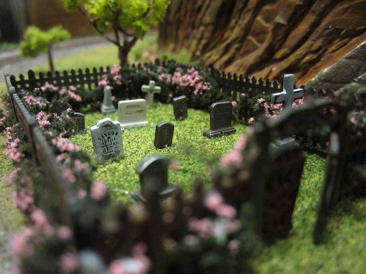 Woodland Scenics A2164 Tombstones - N Scale Train Figures & Scenery