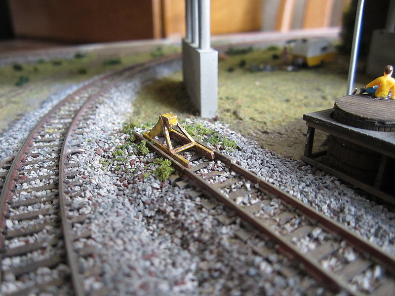 Track Bumpers Builtups Dark Gray pkg(5) N Scale Model Railroad