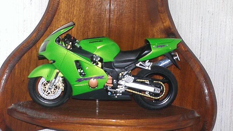 Kawasaki Ninja ZX-12R Bike -- Plastic Model Motorcycle Kit -- 1/12 ...