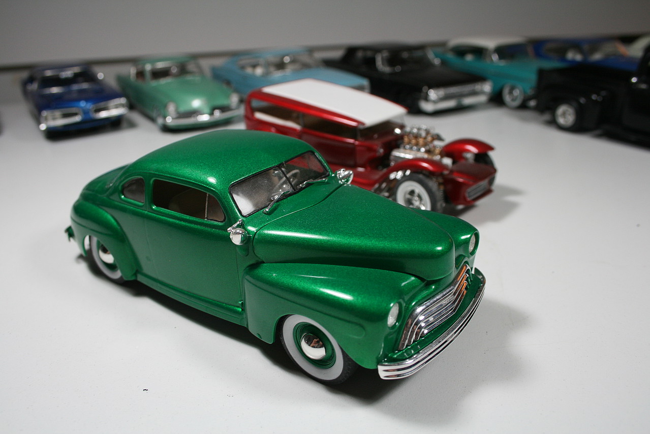 1948 Ford Custom Coupe -- Plastic Model Car Kit -- 1/25 Scale ...