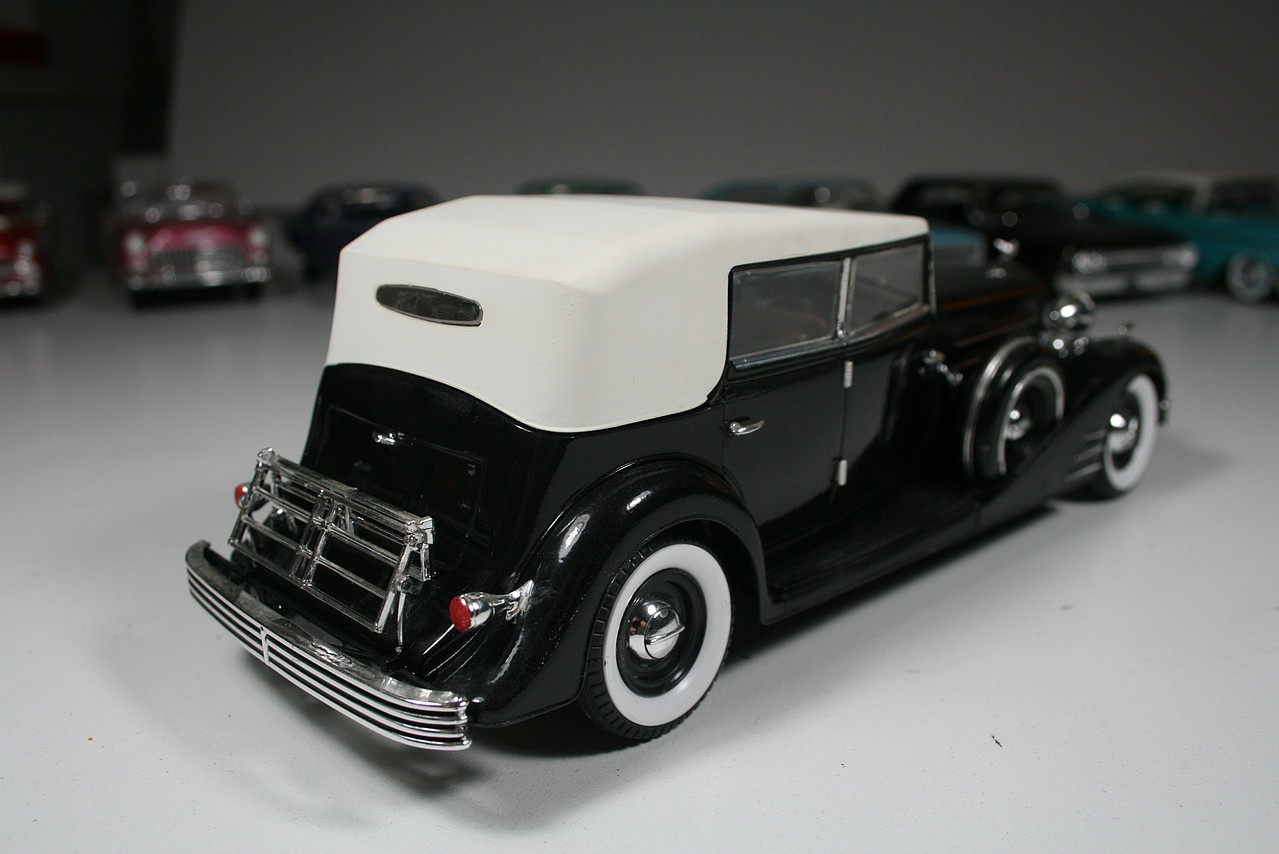 Miniature IXO 1/43 – 1933 Cadillac Fleetwood Allweather Phaeton – Résine – Occasion