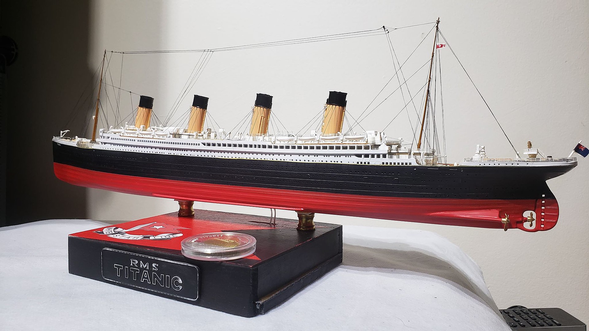 Revell #445 RMS Titanic 1:570  NIB Free Shipping 