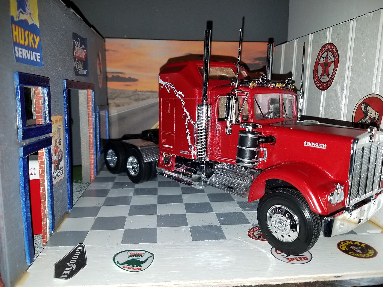 Kenworth W900 -- Plastic Model Truck Kit -- 1/25 Scale -- #851507 ...