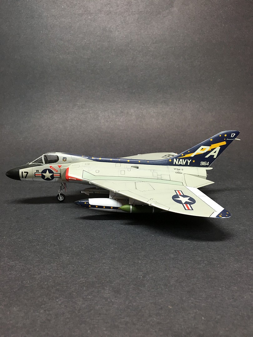 F4D1 Skyray supersonic Fighter Jet Plastic Model Airplane Kit 1/