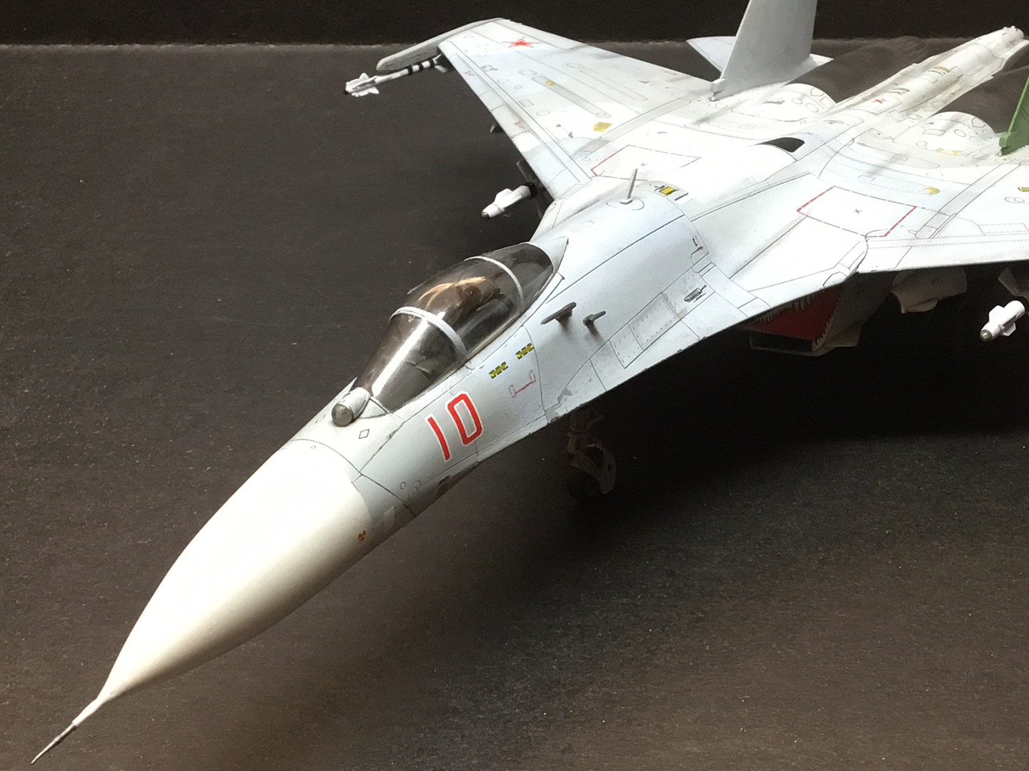 Sukhoi Su27 Flanker B Russian Fighter 1/72 Trumpeter