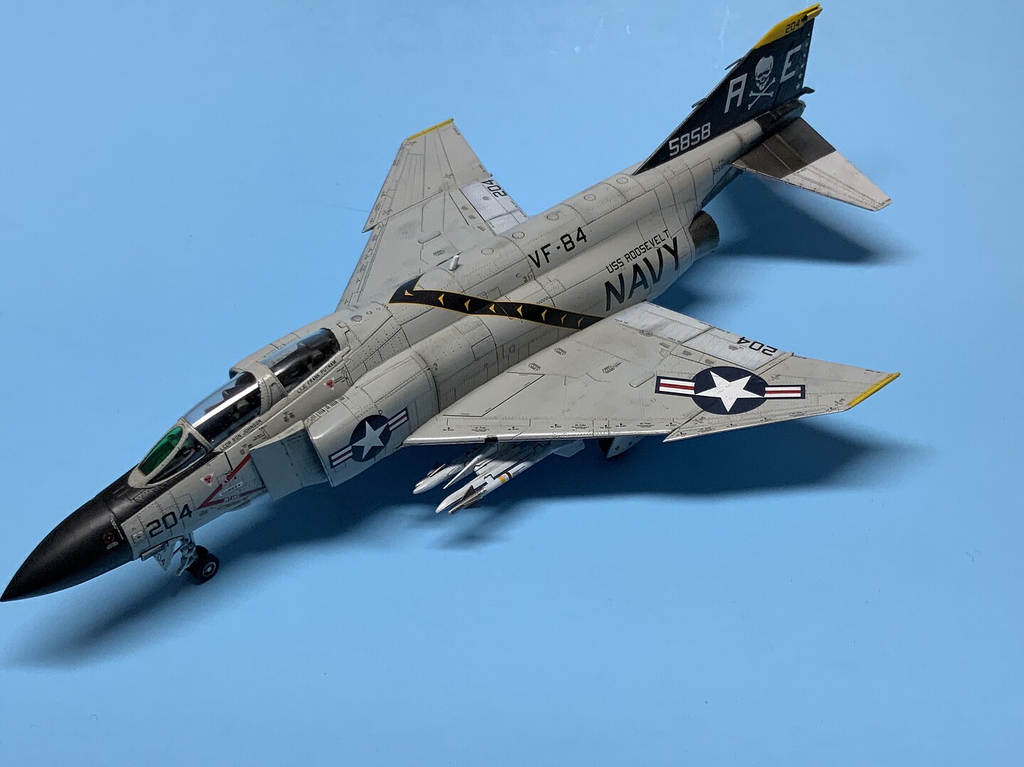 F-4J VF-84 Jolly Rogers -- Plastic Model Airplane Kit -- 1/72 Scale ...