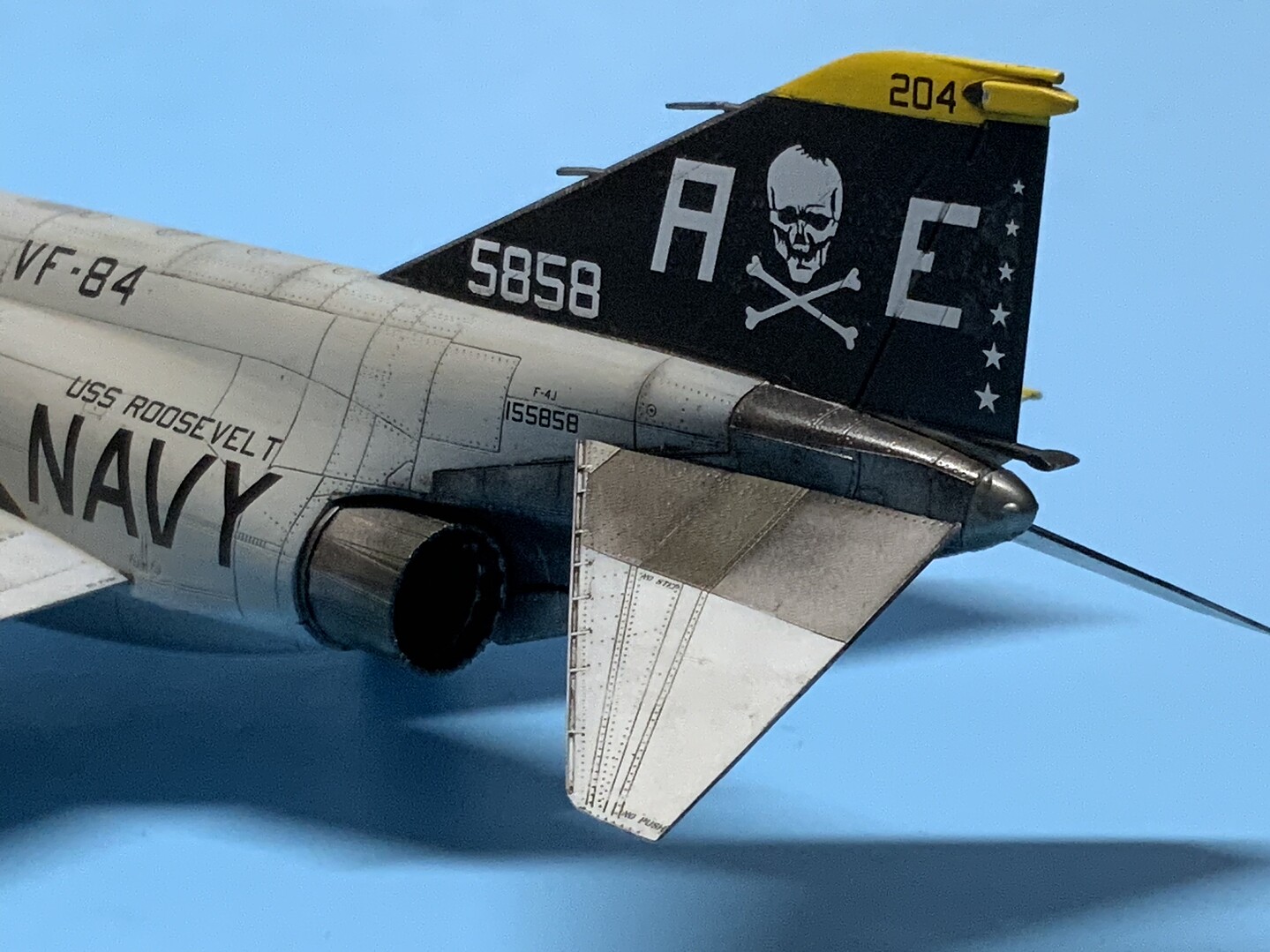 F-4J VF-84 Jolly Rogers -- Plastic Model Airplane Kit -- 1/72 Scale ...