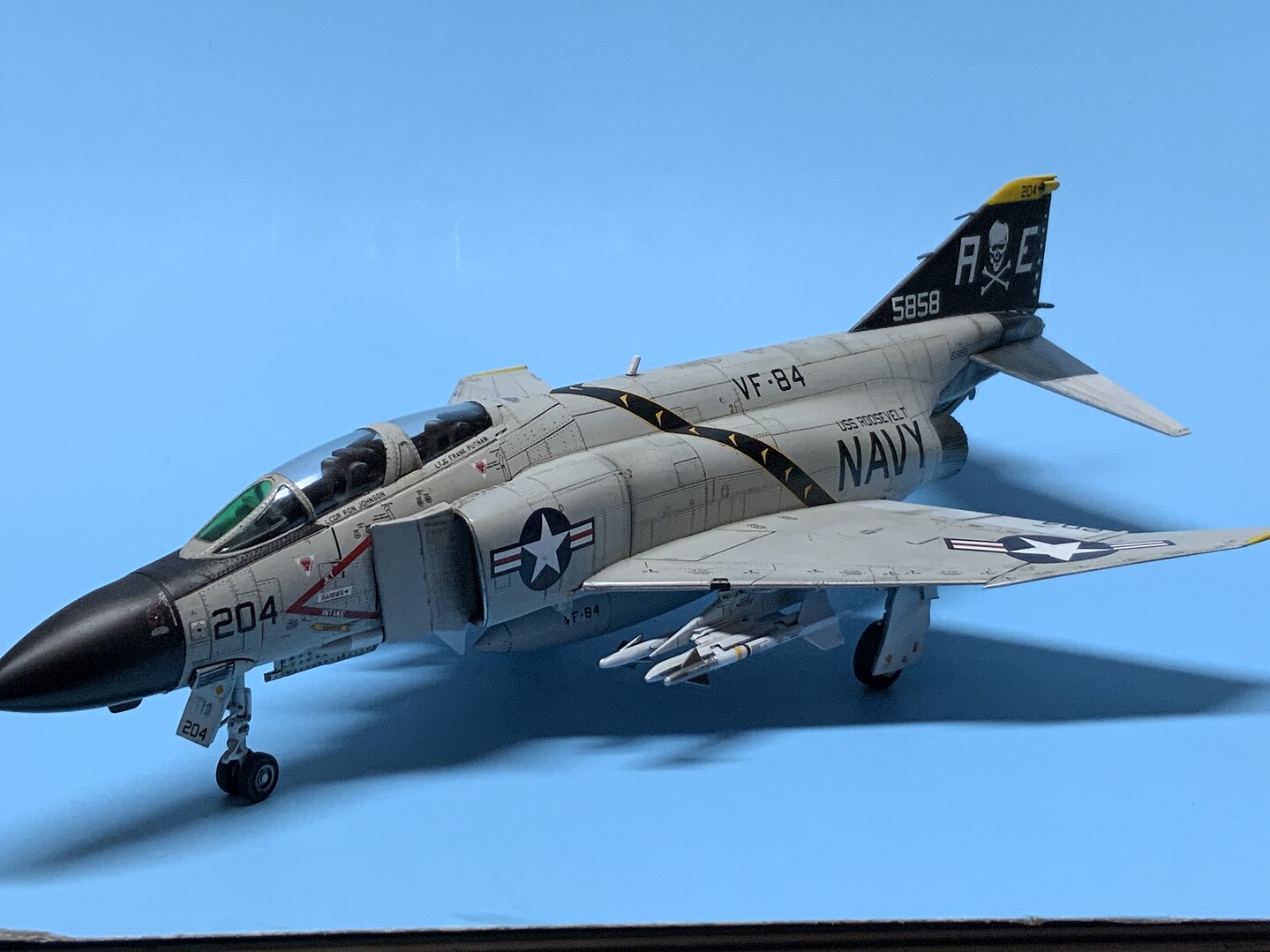 F-4J VF-84 Jolly Rogers -- Plastic Model Airplane Kit -- 1/72 Scale ...