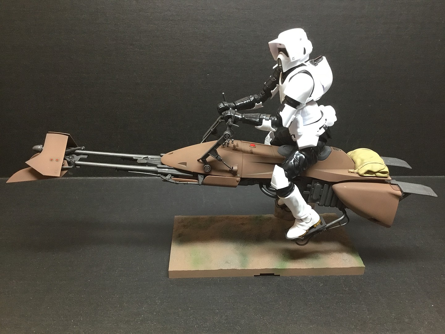Gallery Pictures Bandai-Star-Wars Scout Trooper & Speeder Bk -12