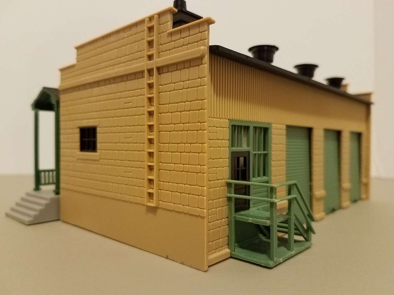 Truck Repair Shop Kit HO Scale Model Railroad Building 912