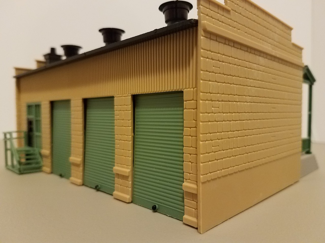 Truck Repair Shop Kit HO Scale Model Railroad Building 912