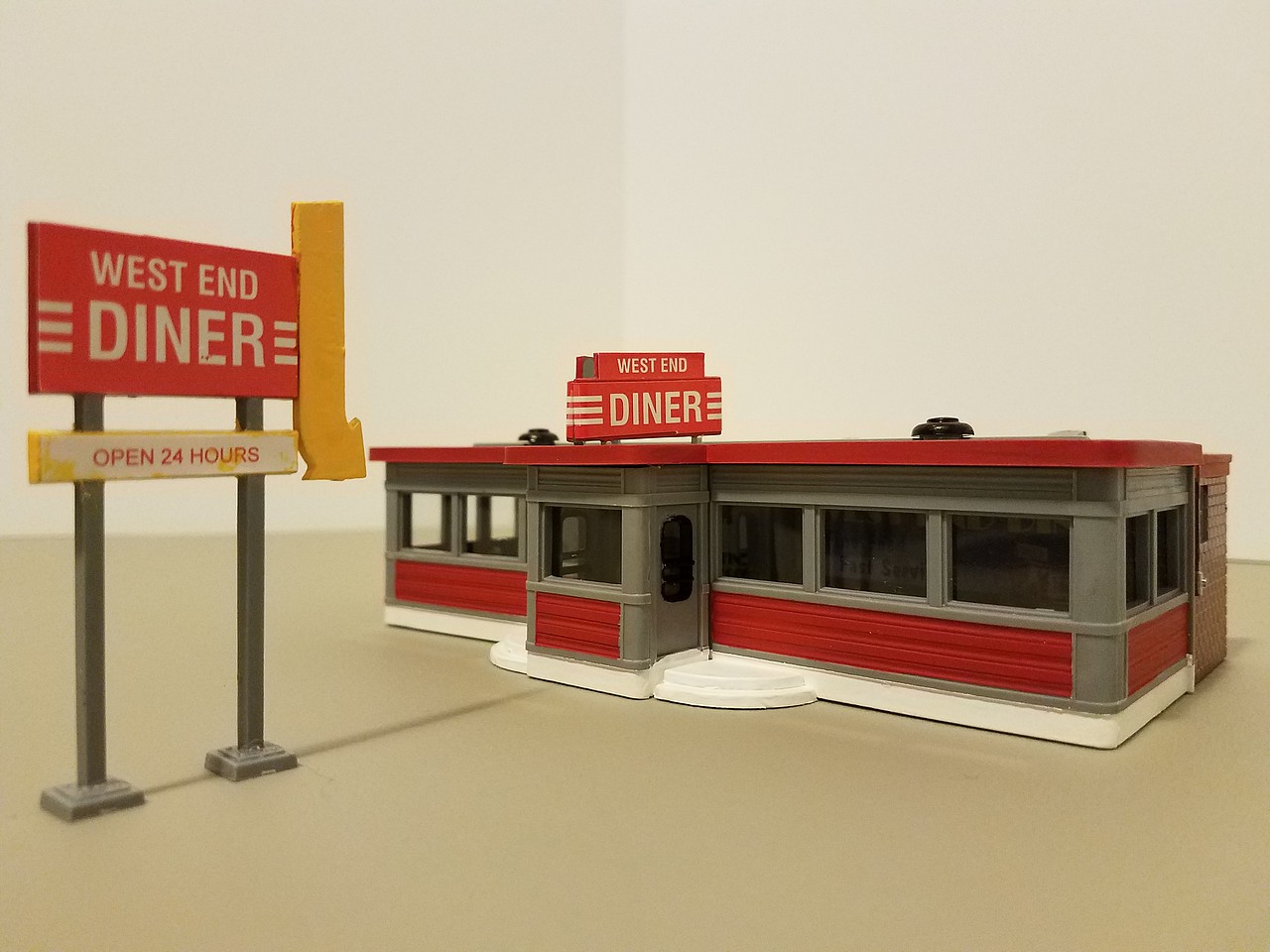 City Classics Route 22 Diner Kit Ho Scale Model Railroad Building 110