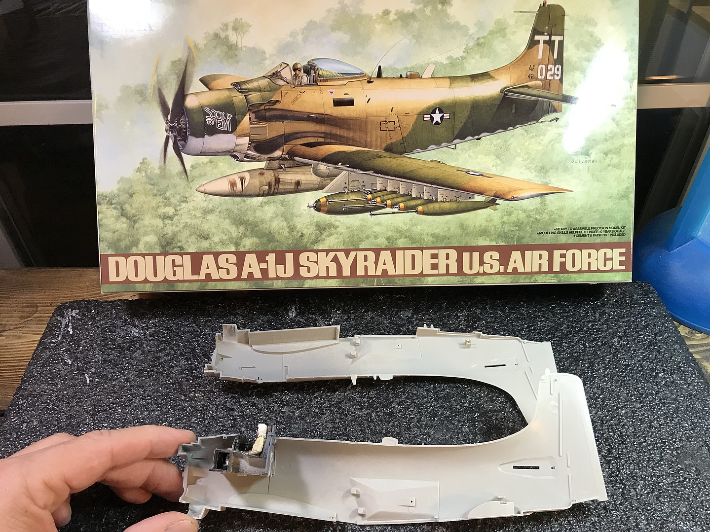 Tamiya Douglas A-1J Skyraider USAF Attack Aircraft Plastic Model 