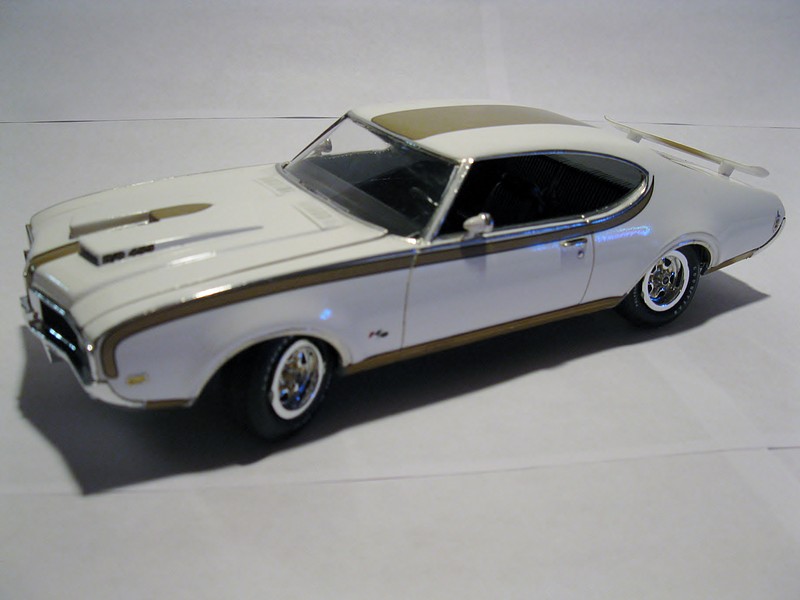 1969 Hurst Olds Cutlass -- Plastic Model Car Kit -- 1/25 Scale -- #703/ ...