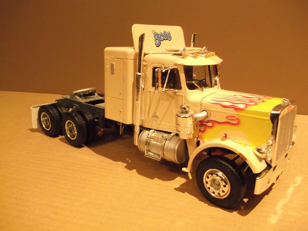 Peterbilt 359 Conventional -- Plastic Model Truck Kit -- 1 25 Scale 