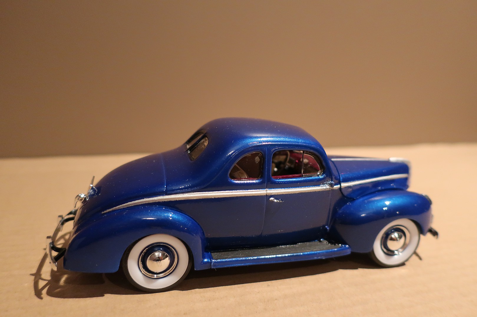 1940-ford-standard-coupe-plastic-model-car-kit-1-25-scale