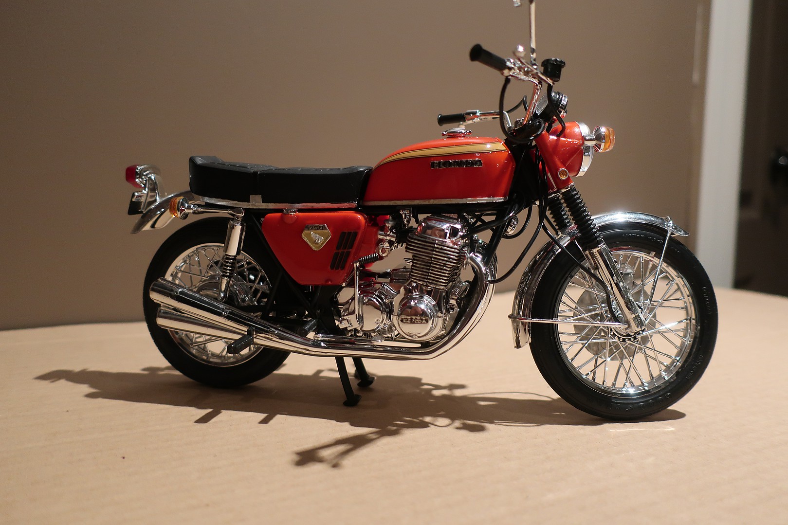 Honda 750 Four Motorcycle -- Plastic Model Motorcycle Kit -- 1/8 Scale ...
