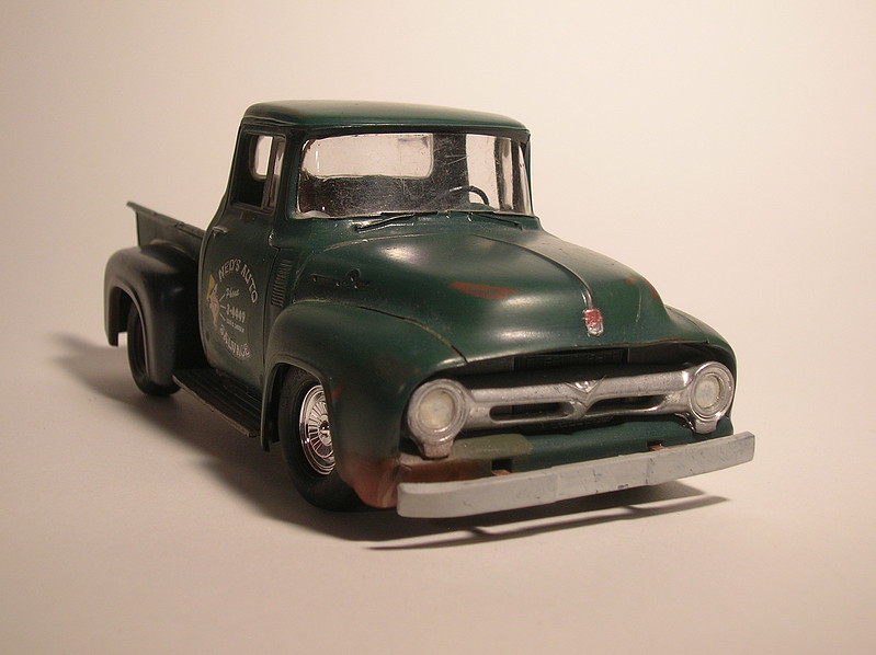 1956 Ford F-100 Pickup -- Plastic Model Car Kit -- 1/25 Scale