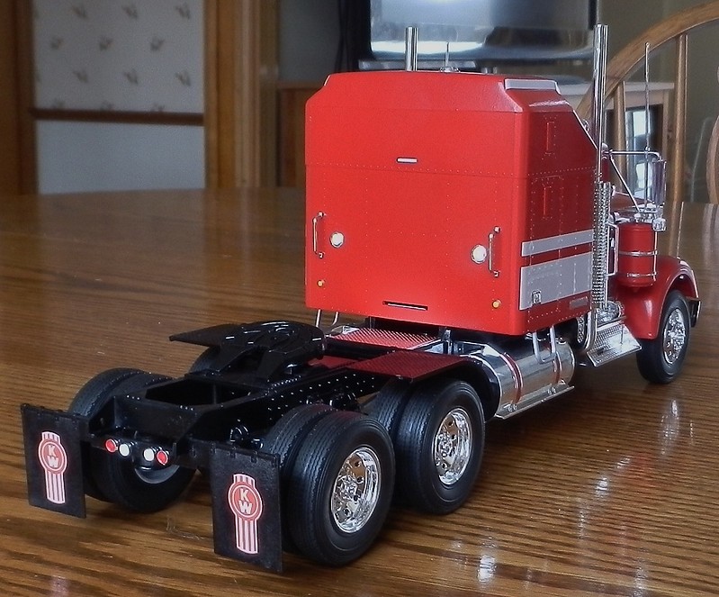 Kenworth W900 -- Plastic Model Truck Kit -- 1/25 Scale -- #851507 ...