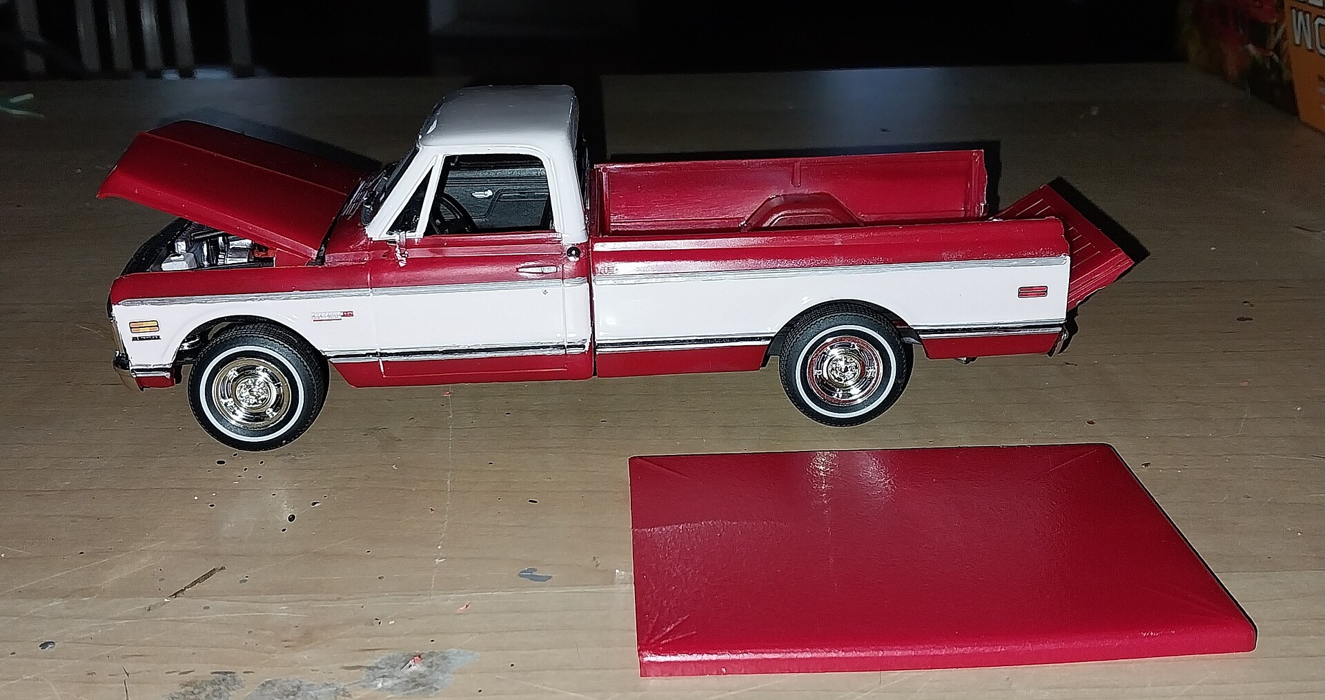 1972 Chevy Pickup Truck w/CocaCola Vend Machine Plastic Model Car