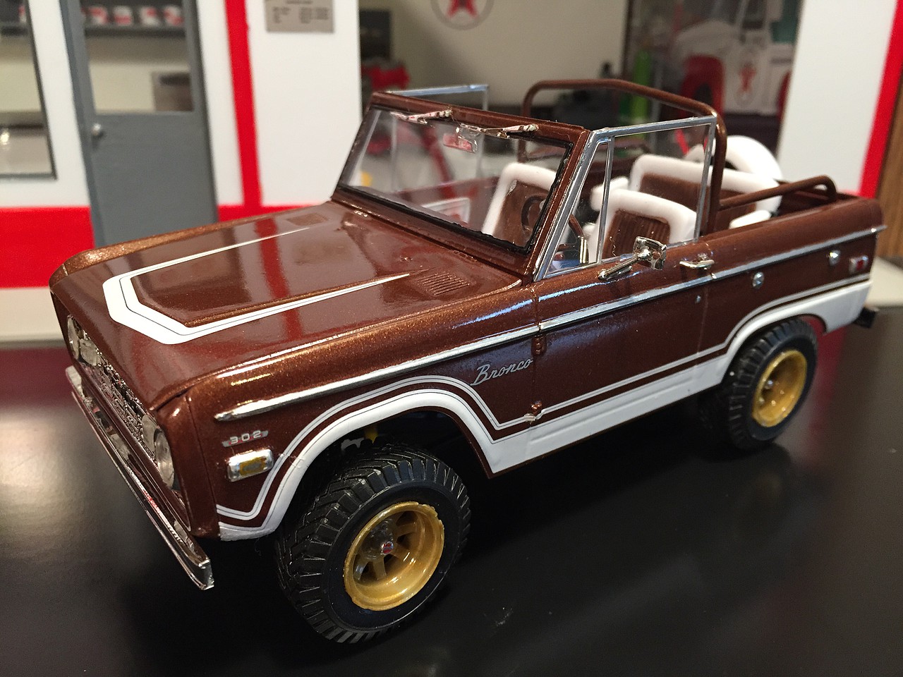 Ford Bronco Plastic Model Truck Kit 1/25 Scale 854320 pictures by lnragl