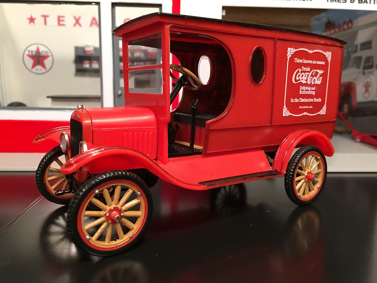 Coca Cola 1923 Ford Model T Delivery -- Plastic Model Car Kit -- 1