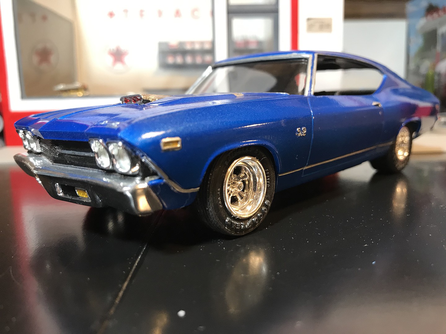 1969 Chevy Chevelle Hardtop -- Plastic Model Car Kit -- 1/24 Scale ...