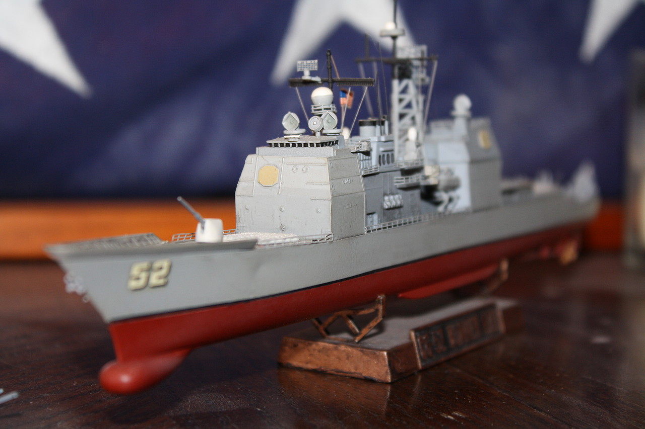 Aegis Cruiser USS Ticonderoga Plastic Model Military Ship 1/700