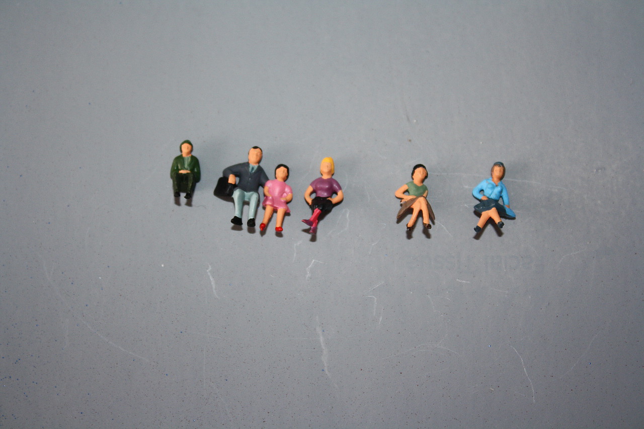 unpainted ho scale figures