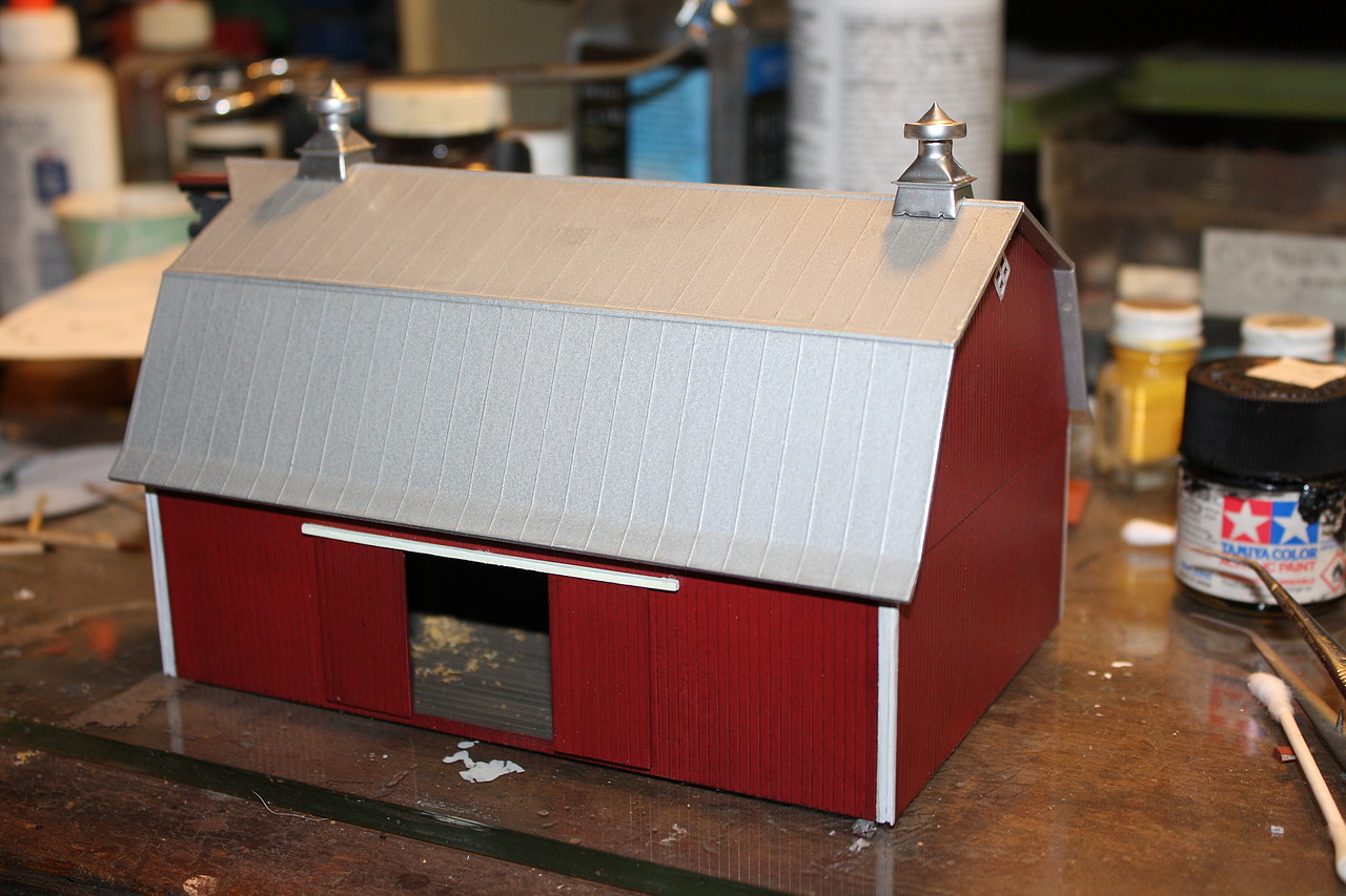 Ho Scale Old Barns Ertl Farm Country 1:64 Scale Round Gable Barn Set