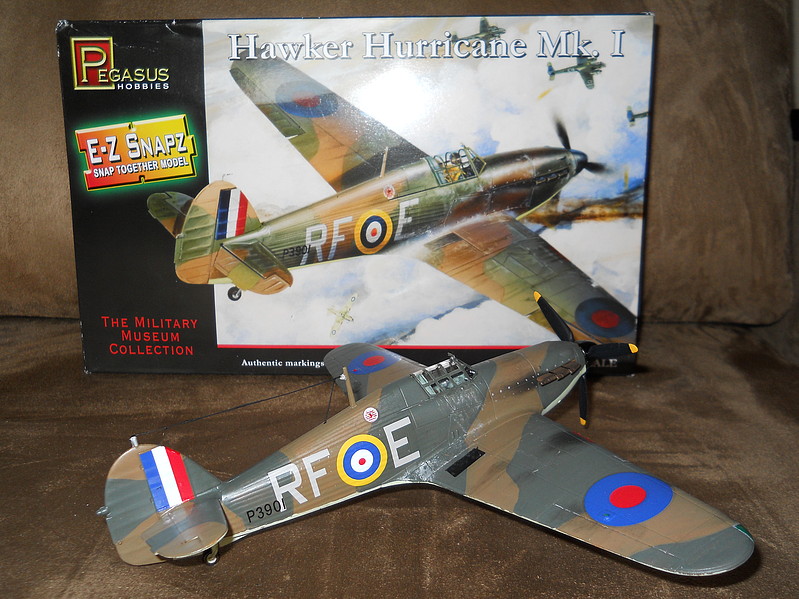 E-Z Snapz Hawker Hurricane MK.1 -- Snap Tite Plastic Model Aircraft Kit ...