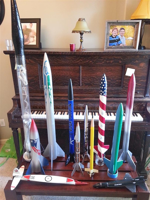 HighQ Advanced Model Rocket Kit Skill Level 3 Level 3 Model Rocket