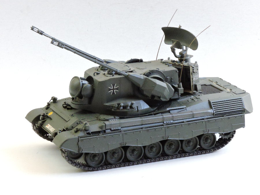 Tamiya West German Lfakpanzer Gepard Tank Plastic Model Military Vehicle  Kit 1/35 Scale #35099