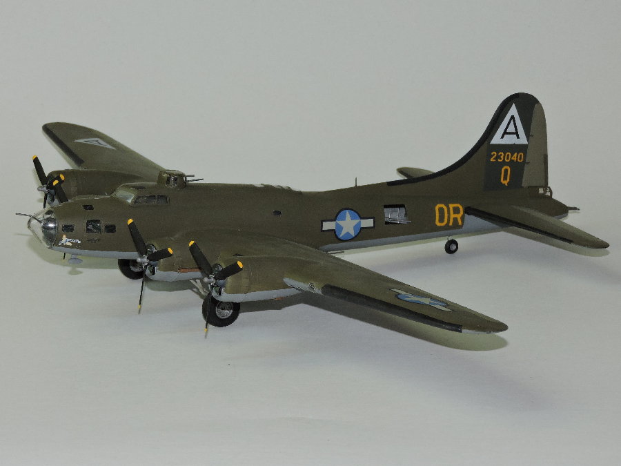 B17F Memphis Belle Aircraft -- Plastic Model Airplane Kit -- 1/72 Scale ...