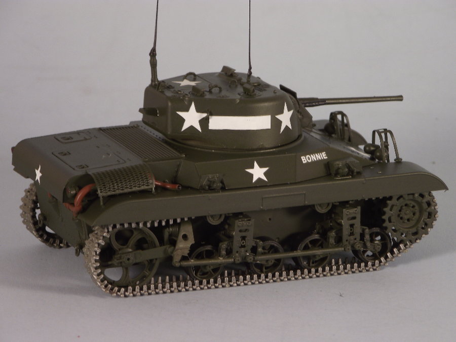 M22 Locust Airborne Tank Plastic Model Tank Kit 1/35 Scale