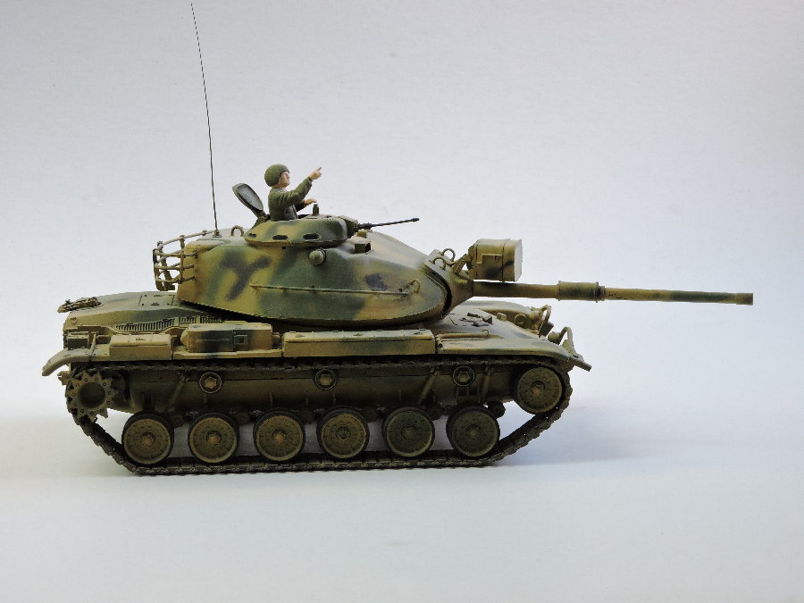 US Tank M60A1 -- Plastic Model Military Vehicle Kit -- 1/35 Scale ...