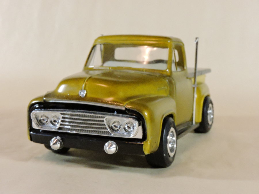 AMT 1953 Ford Pickup Truck 1/25 Scale Plastic Model Truck Kit #882